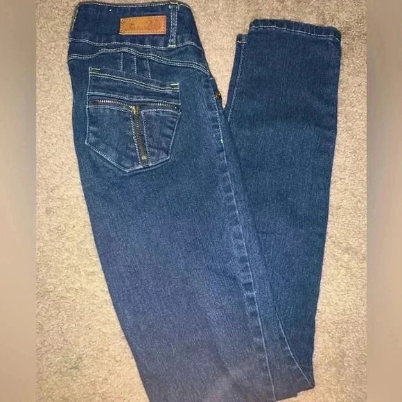 Fashion2Love Junior’s Size 5 Jeans - Picture 1 of 3